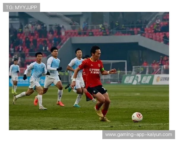 辽宁铁人邦本宜裕中场控制节奏助攻锋线，助力球队制胜之道