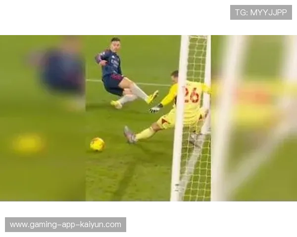 阿森纳前场围抢持续压制，马丁内利卷射偏出